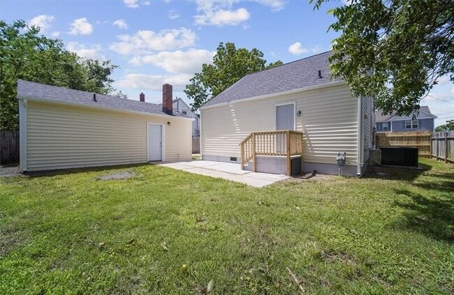 Building Photo - 2208 Silbert Rd