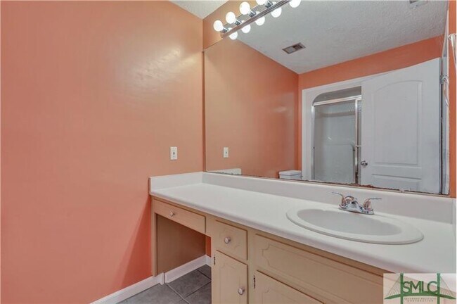 Building Photo - 103 Maple Dr