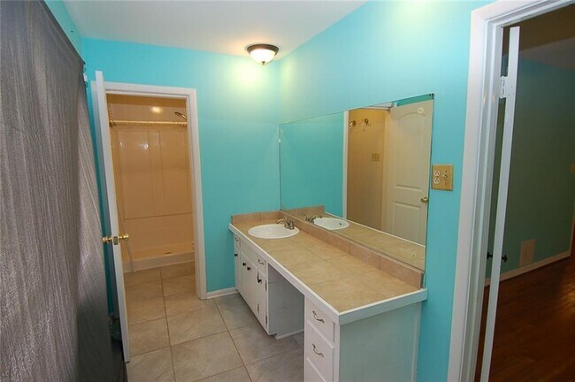 Building Photo - 3922 Safari Ct