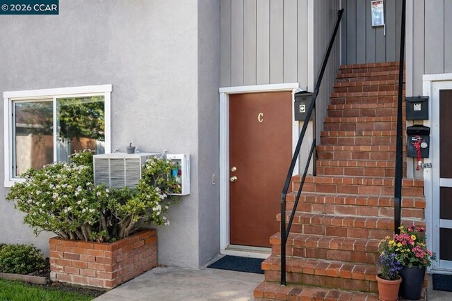 Building Photo - 2756 Argyll Ave