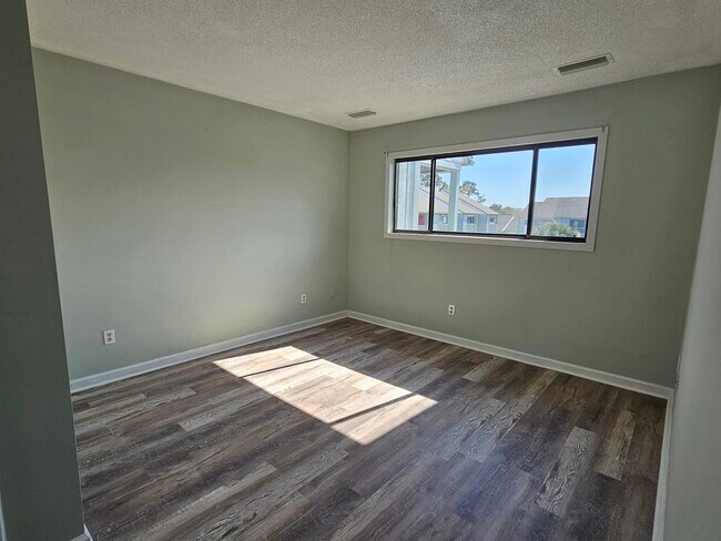 Building Photo - 7700 Porcher Dr