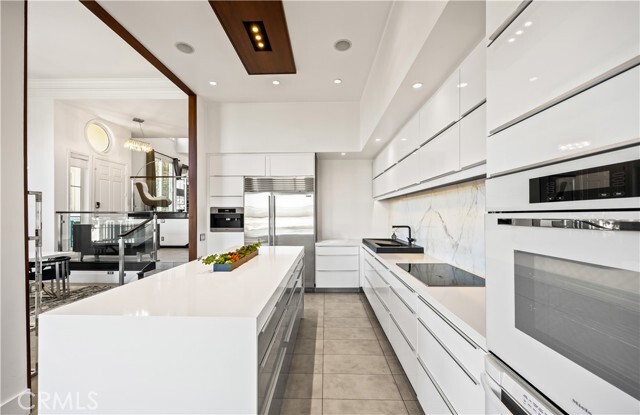 Building Photo - 4 Chandon