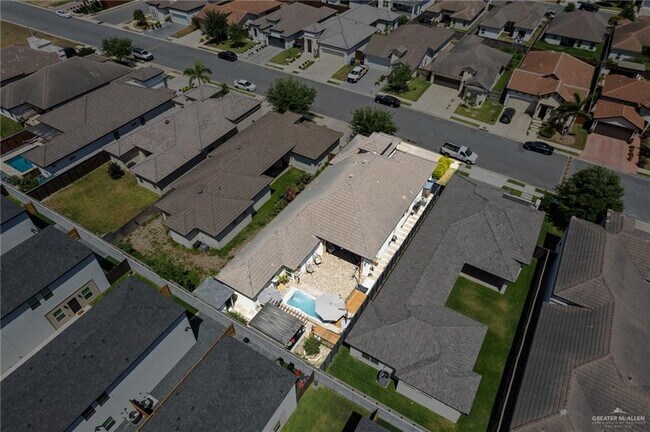 Building Photo - 4901 Sweetwater Ave W