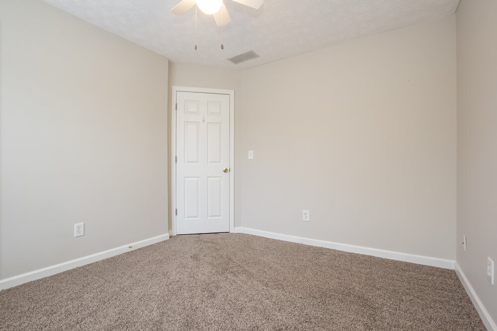 Building Photo - 2425 Huntington Dr