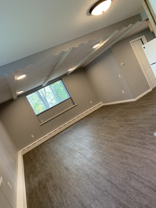 Building Photo - 1220 Stoughton Ave