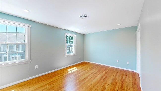 Building Photo - 2 Glenbrook Ln