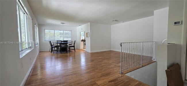 Building Photo - 3915 Ponce de Leon Blvd