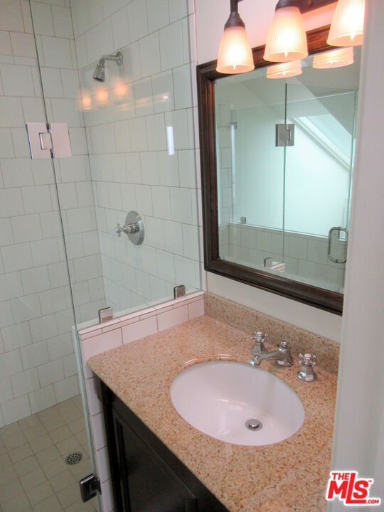 Building Photo - 7012 Birdview Ave