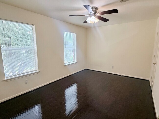 Building Photo - 6530 Signal Point Ln