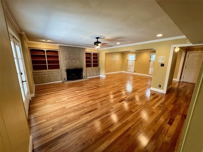 Building Photo - 7211 Mesa Dr