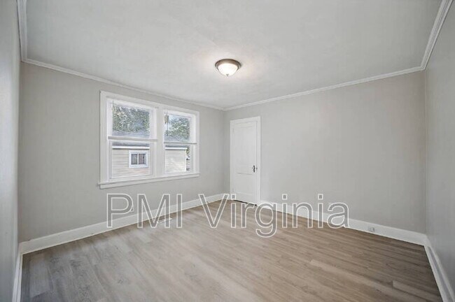 Building Photo - 3841 Chatham Cir