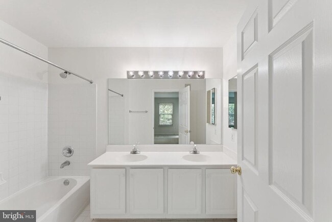 Building Photo - 11892 Breton Ct