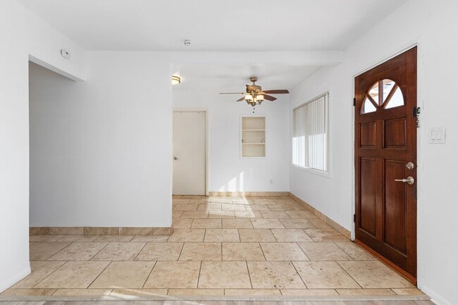 Building Photo - Charming single story in Clairemont