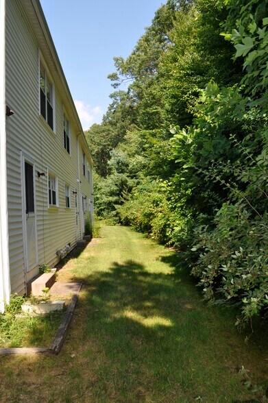 Building Photo - 181 Sherbrook St