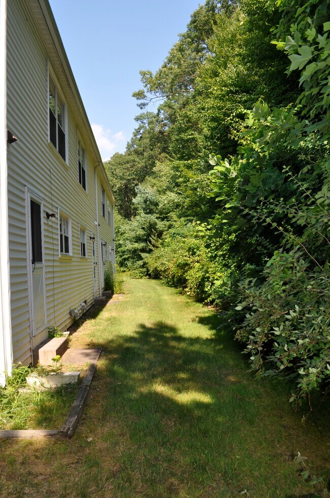 Building Photo - 181 Sherbrook St