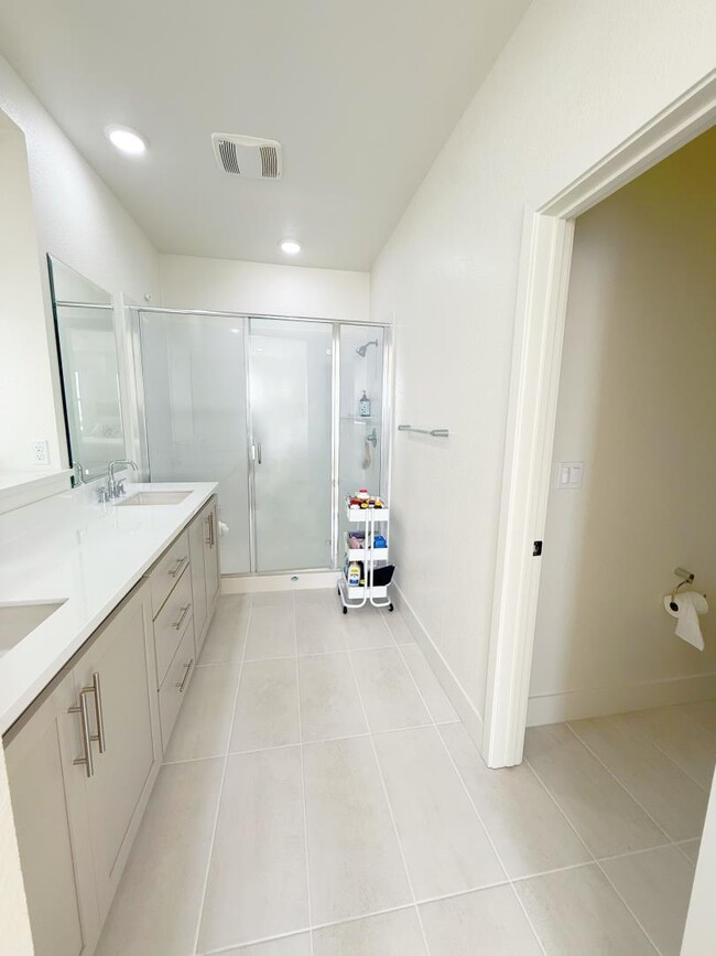Building Photo - 9776 Seawind Wy