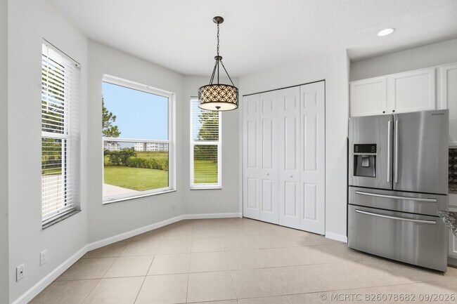Building Photo - 5513 SW Windward Way