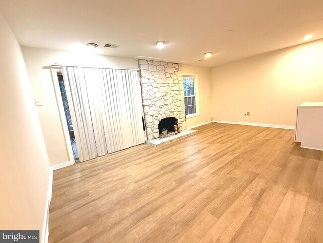 Building Photo - 4235 Sleepy Lake Dr