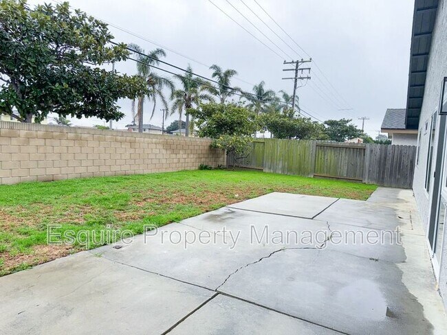 Building Photo - 1630 Helm Dr