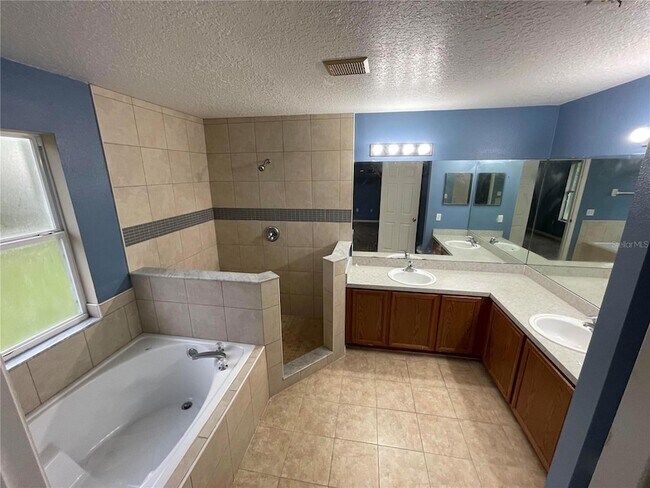 Building Photo - 526 Elbridge Pl