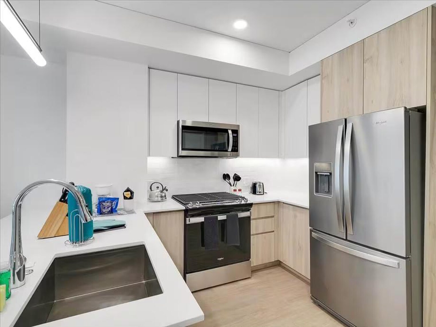 Building Photo - 817 N 6th St