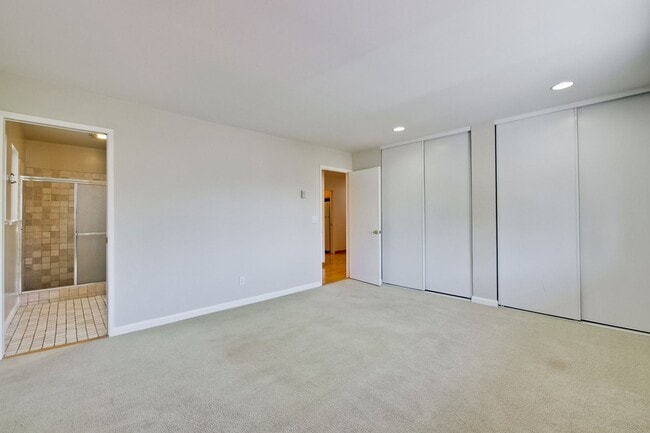 Building Photo - Very Spacious 2BR 2BA Condo in the Heart o...