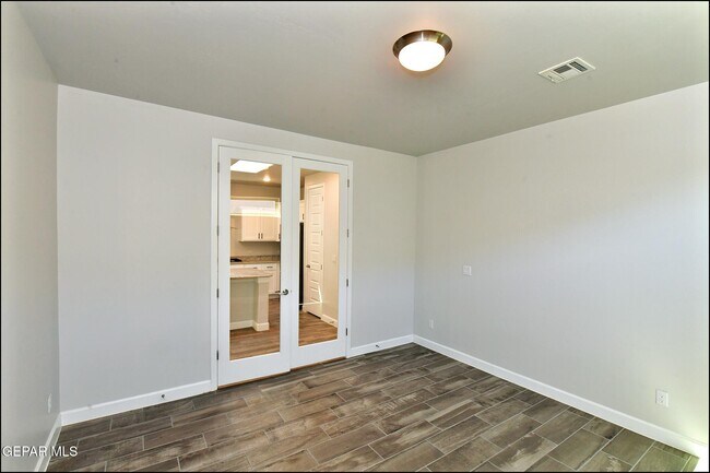 Building Photo - 13146 Cleethorpes St