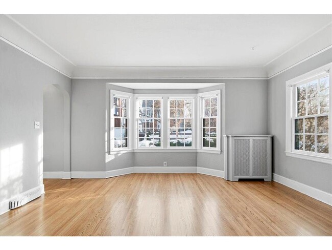 Building Photo - 3540 Irving Ave S