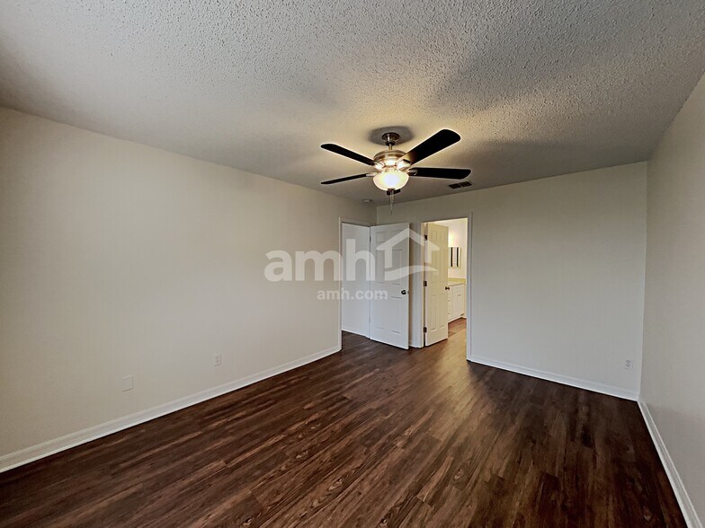 Building Photo - 105 Green Cove Ct