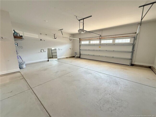 Building Photo - 155 Silk Oak Dr