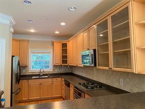 Building Photo - 1618 Chateau Club