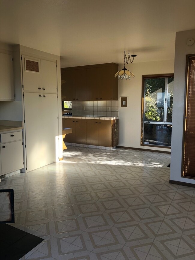 Building Photo - Lovely 3/2 home in the hills of El Cerrito with breathtaking views of the bay!