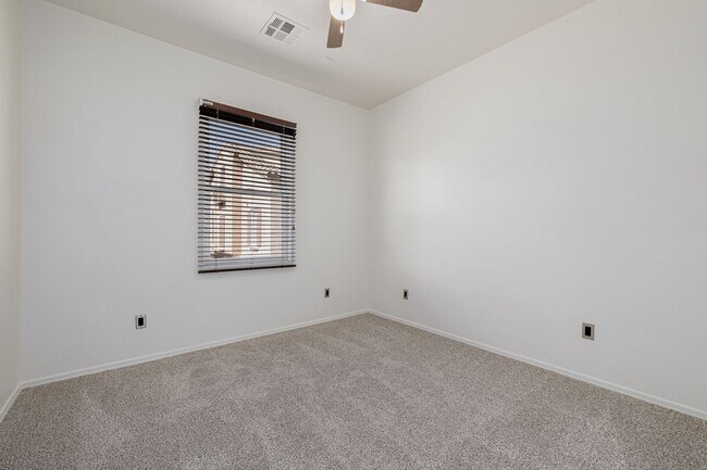 Building Photo - Newly updated townhouse with 2 car garage!