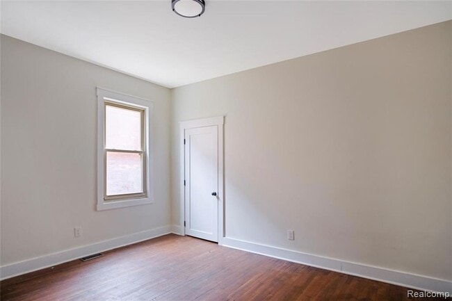 Building Photo - 900 Hazelwood St