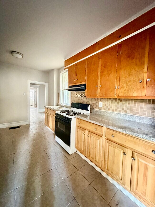 Building Photo - 27 N Edgewood St
