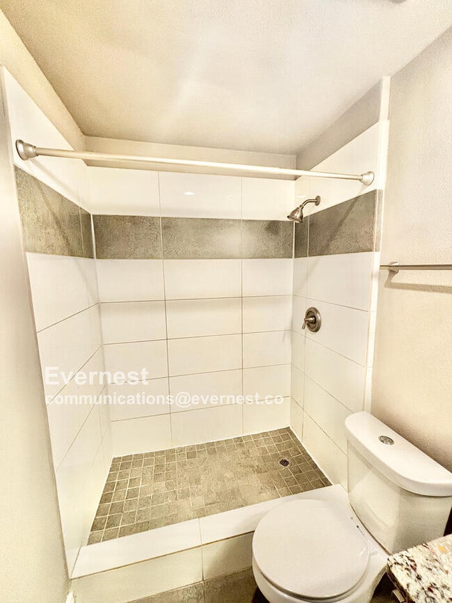 Building Photo - 807 Meadow Mead Dr
