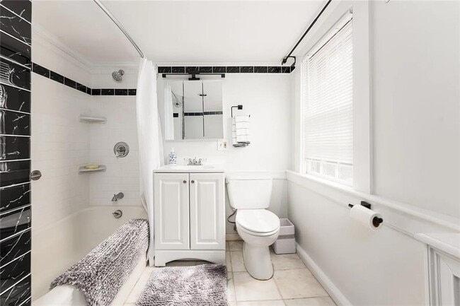 Building Photo - 115 John St