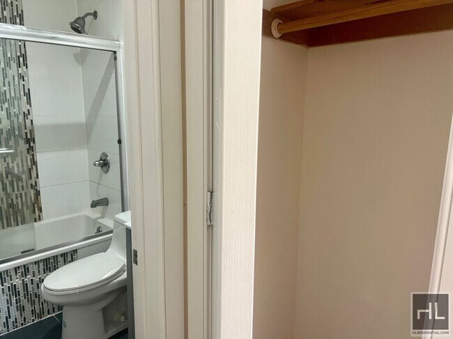 Building Photo - 3BR 2BA w/ Juliet Balcony On Bushwick/Ridg...