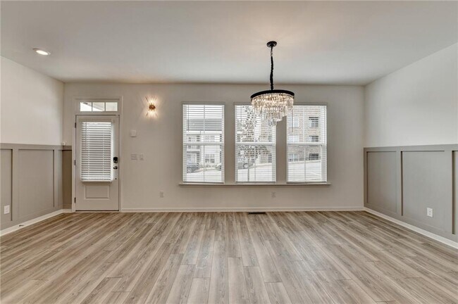 Building Photo - 2689 Richmond Row Dr