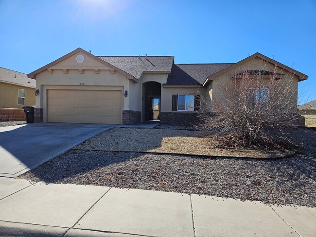 Primary Photo - Large 4 bdrm/2 bath home in Desert Lakes G...