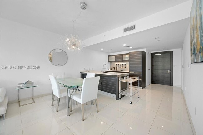 Building Photo - 200 Biscayne Blvd Way