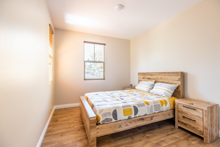 Bedroom 3 ( upstairs) with king size mattress - 11013 Ragsdale Rd