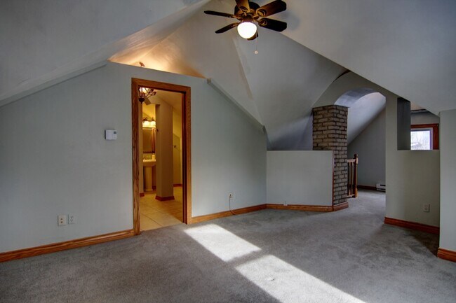 Premier Suite view of bathroom - 5427 Xerxes Ave S