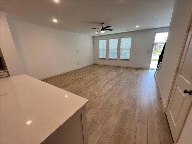Building Photo - 1248 Junction Dr