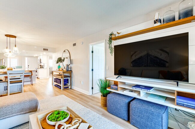 Building Photo - 4263 Bay Beach Ln