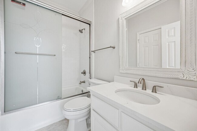 Building Photo - 2900 Creekview Dr