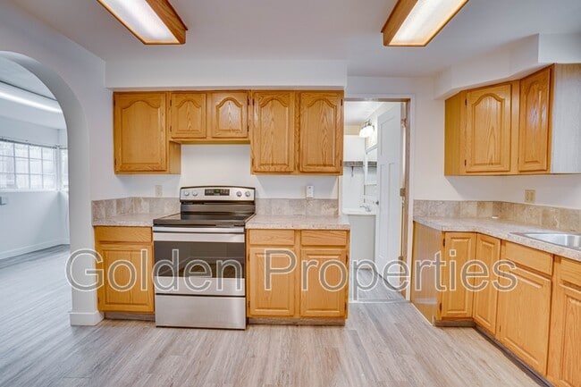 Building Photo - 406 S 14th St
