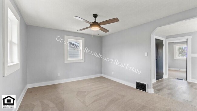 Building Photo - 2144 Edgehill Ave