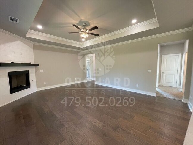 Building Photo - Bella Vista- Single-Family Home- Sought After Creekwood Plan