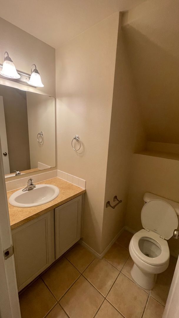 Building Photo - 2 Story Home in Clearwood Community